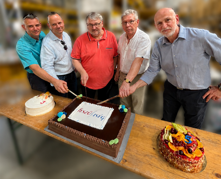 Feszültség Kft. 35 év - együtt ünnepeltünk, tortavágás