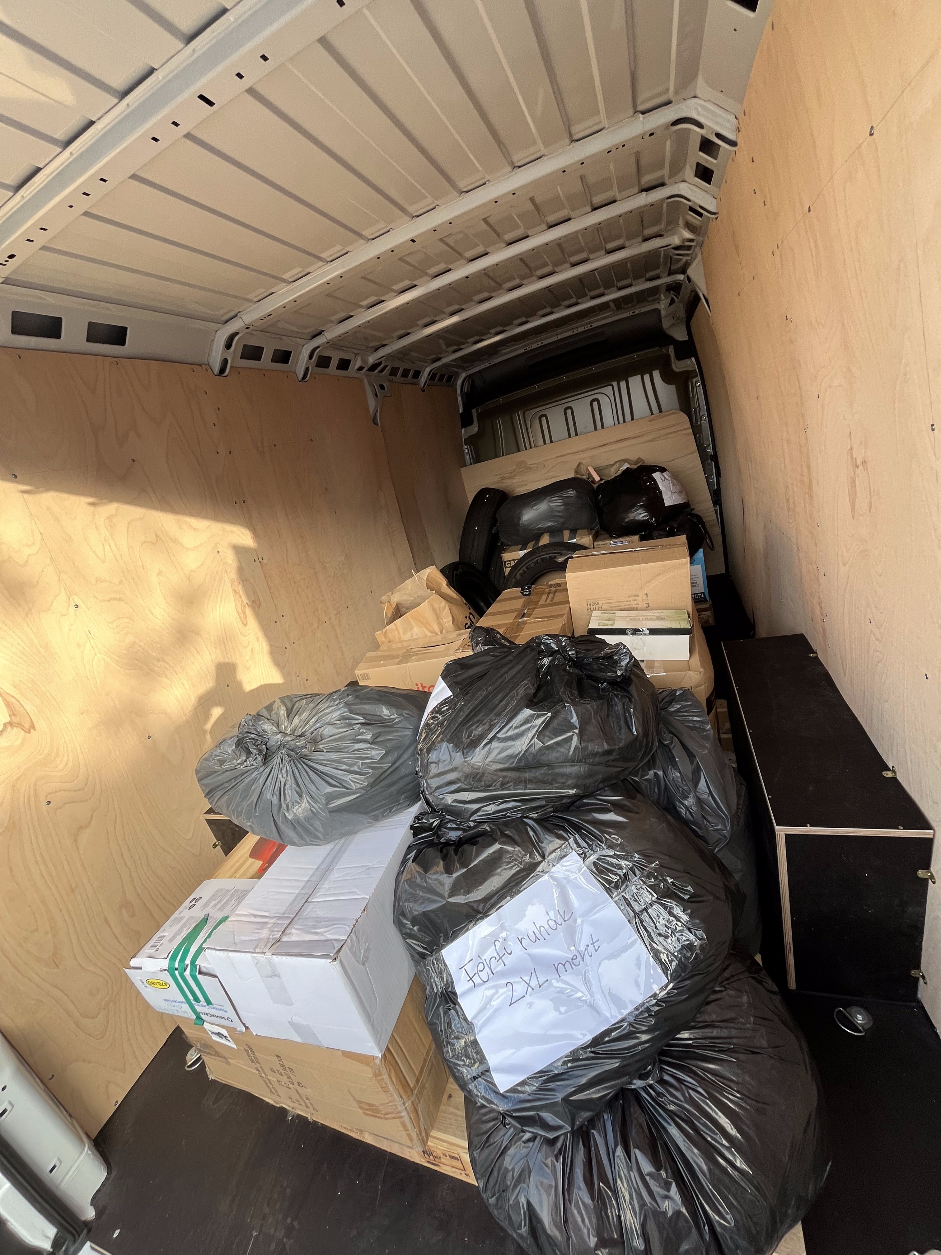 Ünnepi összefogás a rászorulókért 04 - Feszültség Kft